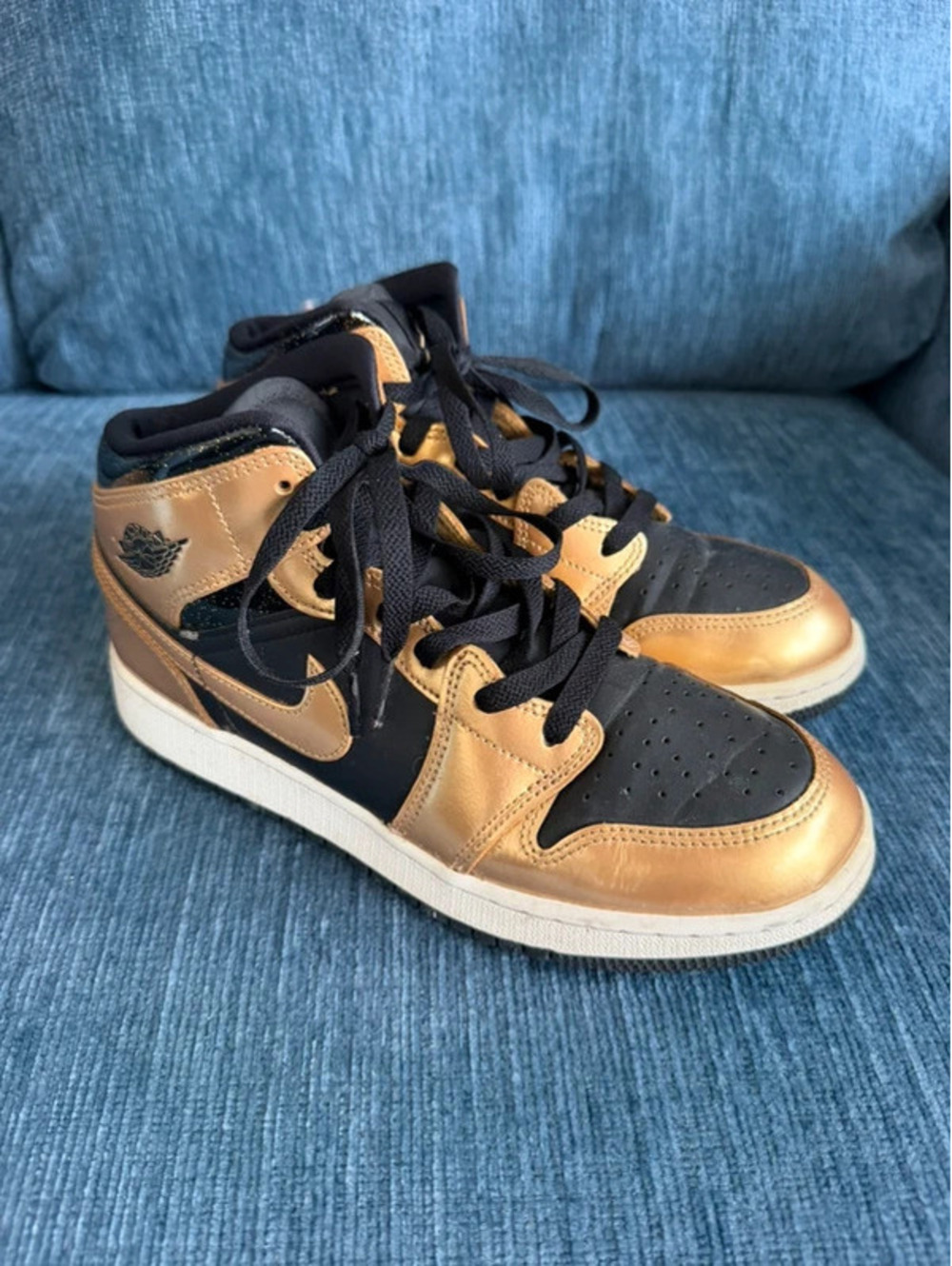 Air Jordan 1 Mid SE "Black/Metallic Gold" sneakers size US 6.5Y